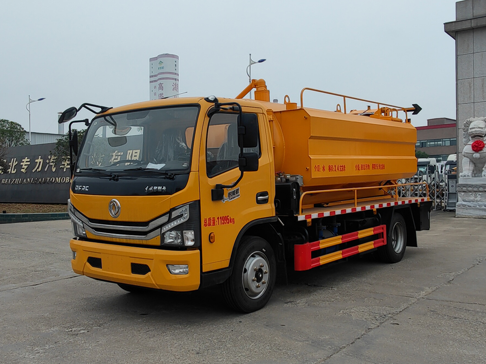 東風(fēng)大多利卡9.3方清洗吸污車(chē)